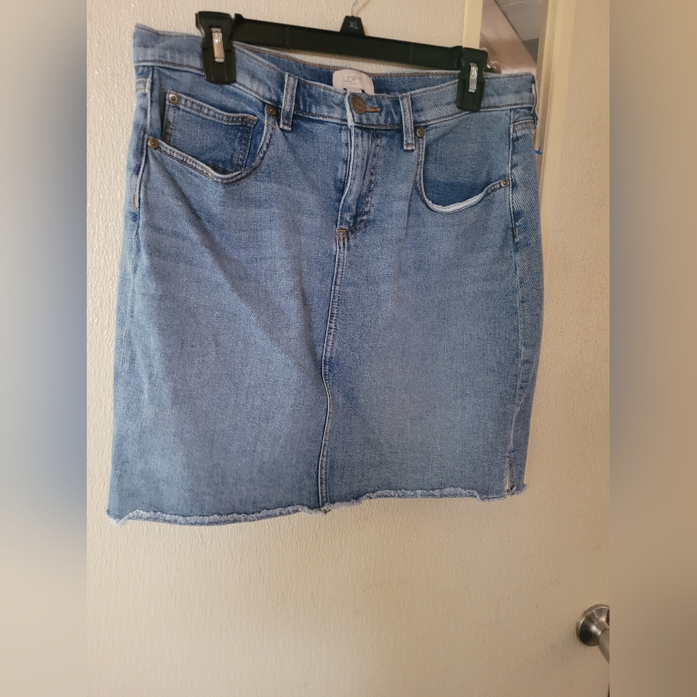 LOFT Size 10 Blue Denim Jean Mini Skirt Business Casual Cotton Stretch 36" butto